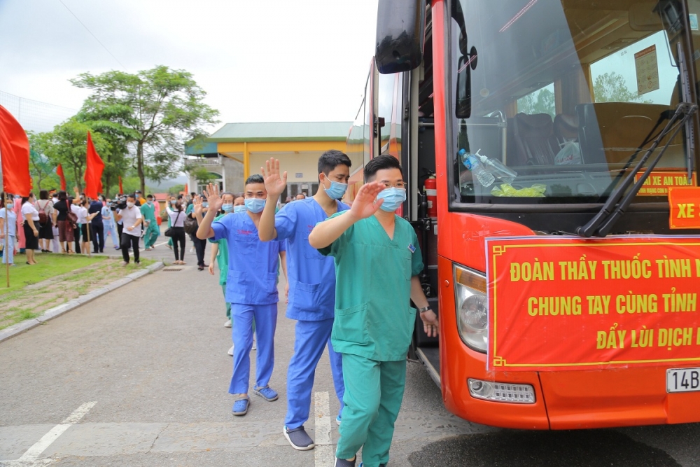 Các y bác sĩ lên đường làm nhiệm vụ đều là những người có chuyên môn giỏi và có kinh nghiệm chống dịch