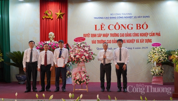 sat nhap truong cd cong nghiep cam pha vao truong cd cong nghiep va xay dung