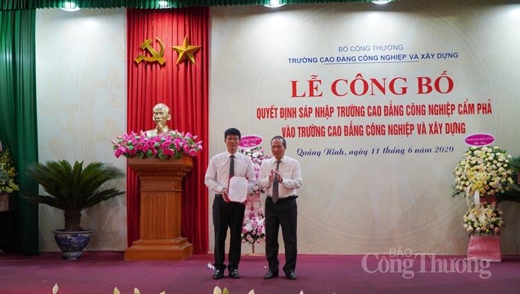 sat nhap truong cd cong nghiep cam pha vao truong cd cong nghiep va xay dung