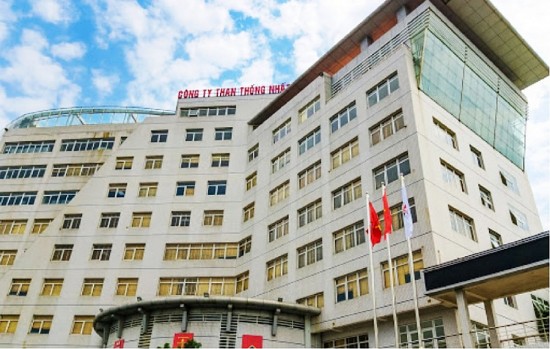 quang ninh mot cong nhan nganh than roi tu tang 7 xuong dat tu vong