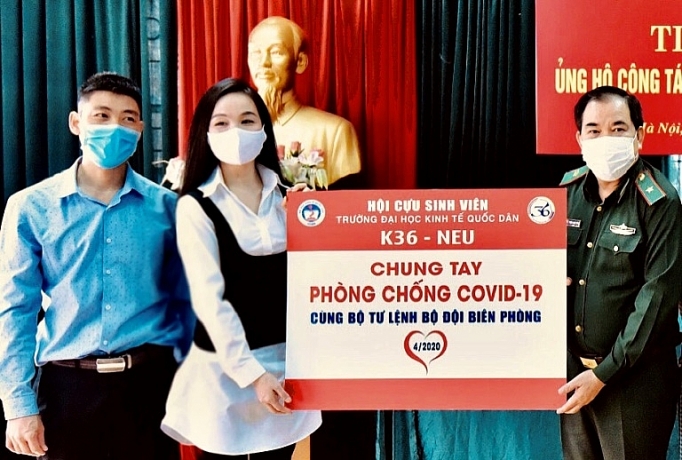 cuu sinh vien kinh te quoc dan ha noi chung tay voi bo doi bien phong chong dich