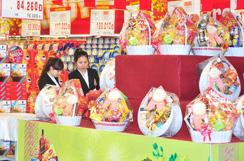 Thị trường quà biếu dịp Tết: Hàng nội chiếm ưu thế