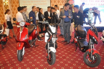 ra mat xe may dien ung dung cong nghe 40 cua nguoi viet