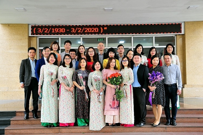 phu nu nganh cong thuong duyen dang trong ta ao dai