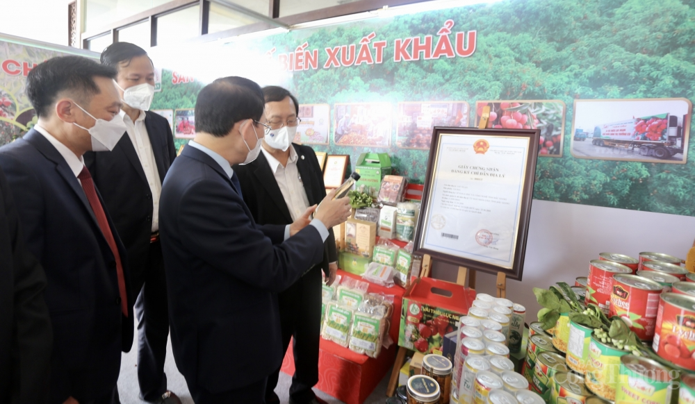 “Sóng” đầu tư vào khoa học và công nghệ