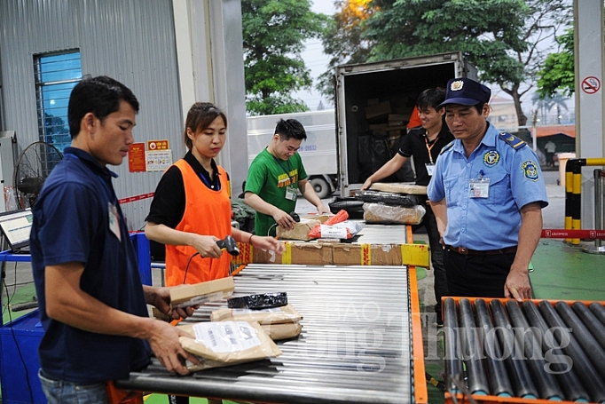 nganh logistics viet nam mieng banh hap dan nha dau tu