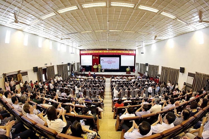 khoa hoc va cong nghe la con duong duy nhat de chung ta vuon len