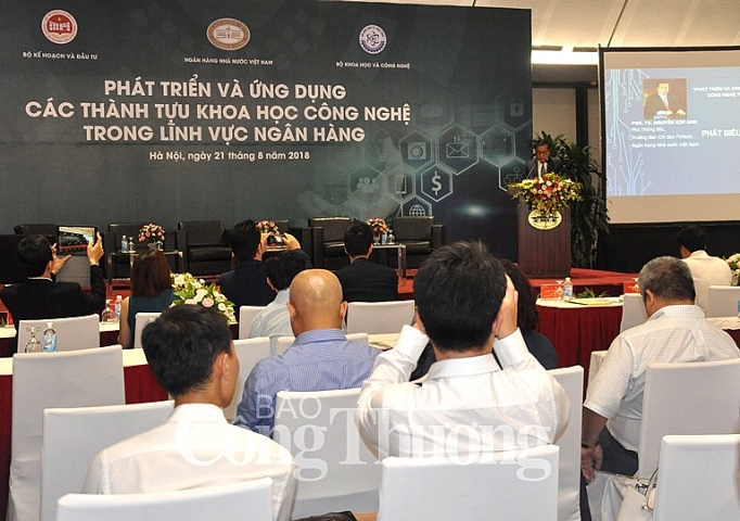 nganh ngan hang chu dong dau tu manh me cong nghe