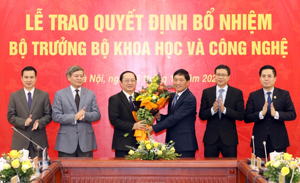 5718-le-trao-quyet-dinh-bo-nhiem