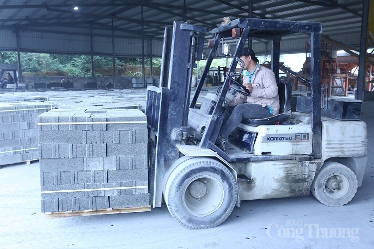 san xuat gach khong nung tu tro xi nhiet dien mang lai loi ich kep