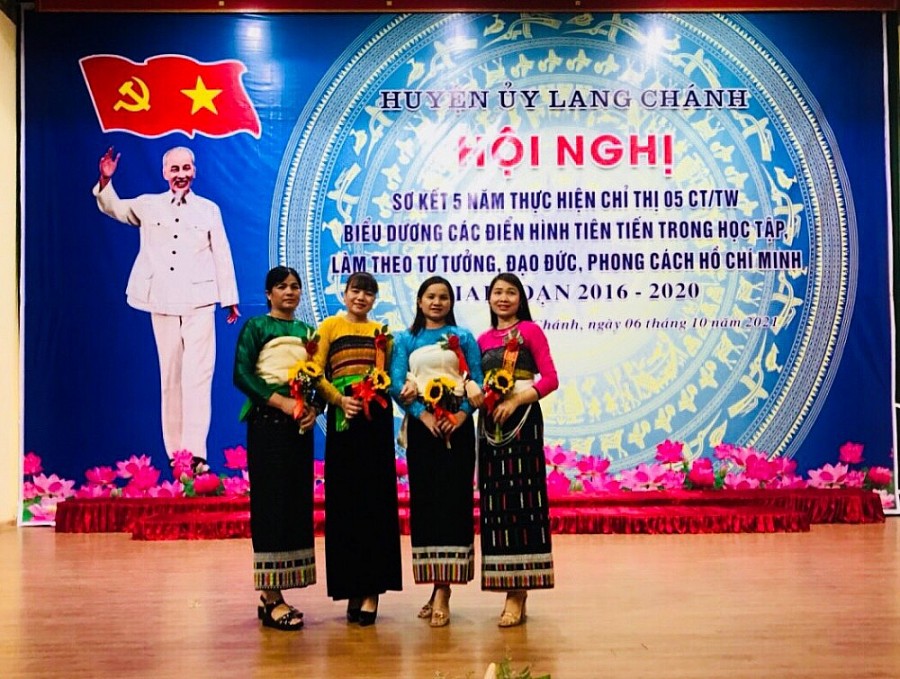 Nét đẹp trong trang phục truyền thống của người dân tộc Thái ở Thanh Hóa Nét đẹp trong trang phục truyền thống của người dân tộc Thái ở Thanh Hóa