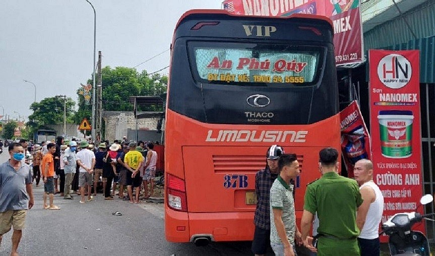 Thanh Hóa: Tai nạn giao thông khiến 1 người chết, 3 người cấp cứu