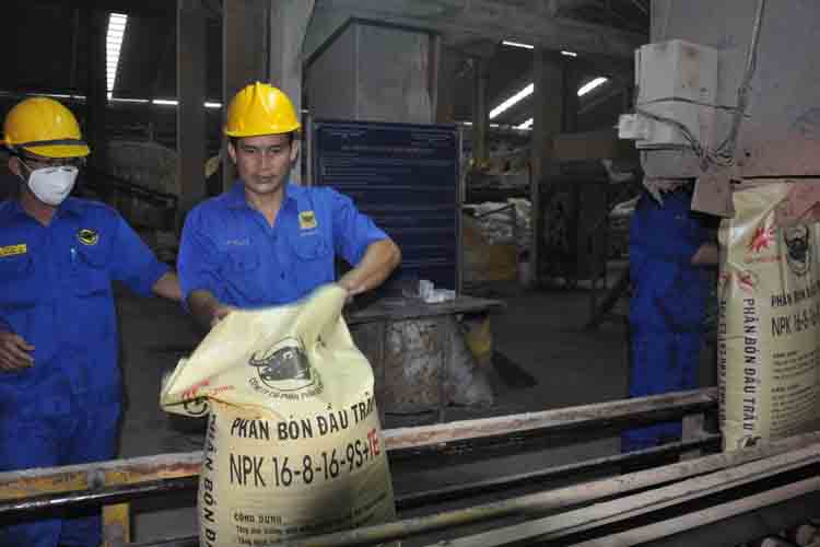 Đẩy mạnh tiêu thụ phân bón