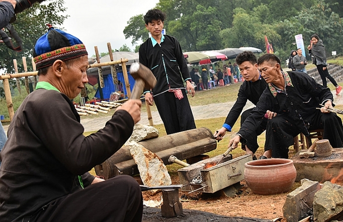 doc dao nghe ren dan toc mong