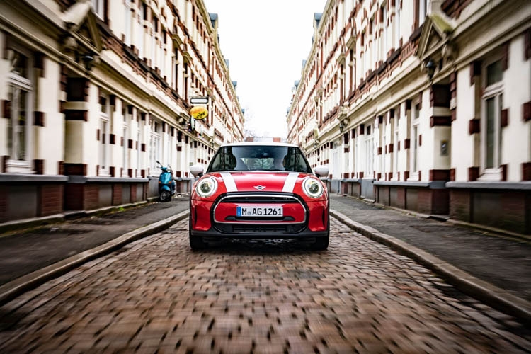 MINI John Cooper Works 3-Cửa và MINI John Cooper Works Convertible mới chính thức ra mắt tại Việt Nam