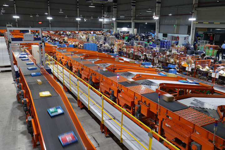 Lazada không chỉ nổi trội nhờ nền tảng công nghệ vững chắc, xây dựng hệ thống logistics riêng vững mạnh, mà còn chứng minh vị thế tiên phong nhờ linh hoạt ứng dụng AI góp phần tạo nên hành trình tối ưu với mỗi khách hàng. Ảnh: Lazada Việt Nam