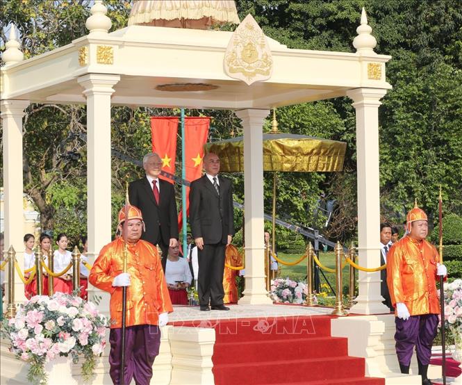 tong bi thu chu tich nuoc nguyen phu trong hoi dam voi quoc vuong campuchia