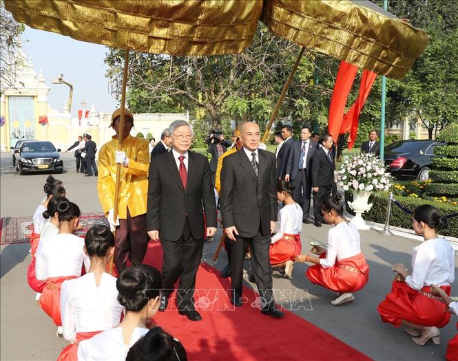 tong bi thu chu tich nuoc nguyen phu trong hoi dam voi quoc vuong campuchia