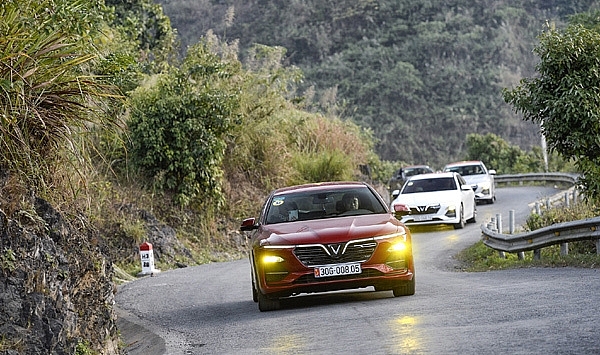 vinfast lux trai nghiem bmw gia camry