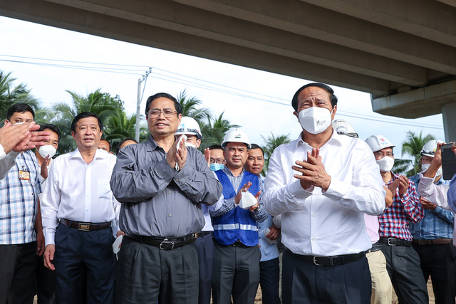 Thủ tướng kiểm tra, đôn đốc các dự án giao thông trọng điểm tại Đồng bằng sông Cửu Long - Ảnh 5.