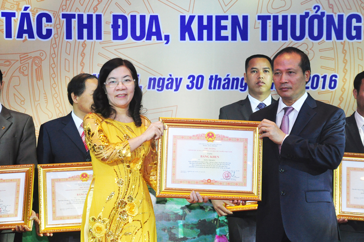 Phát huy vai trò nữ công nhân, viên chức, lao động