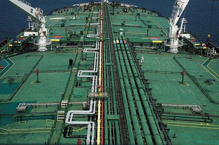 Giá dầu giảm 4% do các đợt phong tỏa mới để ứng phó làn sóng Covid mới