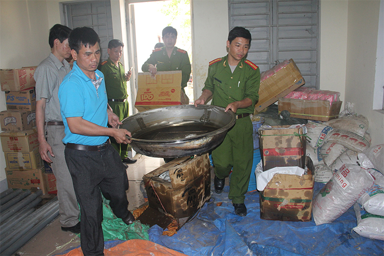 Nghệ An: Tràn lan thực phẩm ngâm tẩm hóa chất