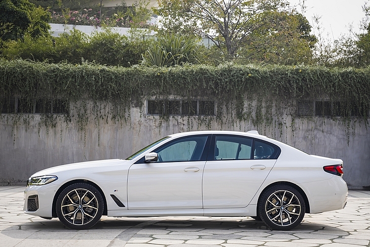 BMW 5 Series mới chính thức ra mắt tại Việt Nam
