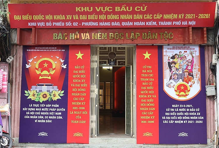 Điểm bỏ phiếu tại Di tích lịch sử 48 Hàng Ngang-Hà Nội, nơi Chủ tịch Hồ Chí Minh đã viết bản “Tuyên ngôn độc lập”, khai sinh ra nước Việt Nam Dân chủ Cộng hoà