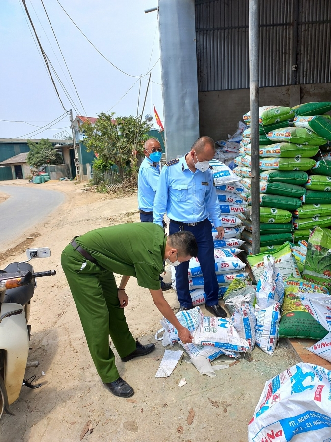 Hộp thư ngày 10/4: Phát hiện 200 bao thức ăn chăn nuôi ViNa - Hà Nam hết hạn sử dụng