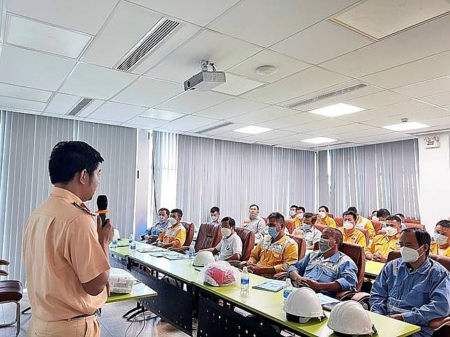 Các anh em lái xe tham gia lớp học với tâm thế chủ động, sôi nổi và tích cực.