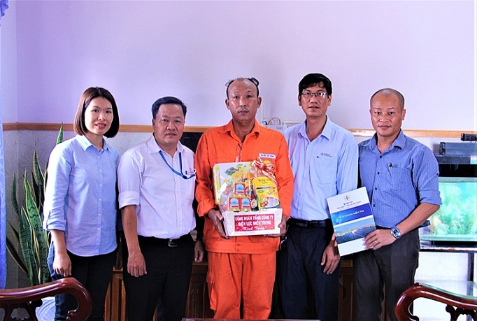 cong doan evncpc tham hoi nguoi lao dong pc khanh hoa
