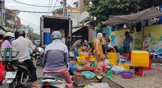 Ghẹ biển tăng giá chưa từng thấy, hải sản hút hàng