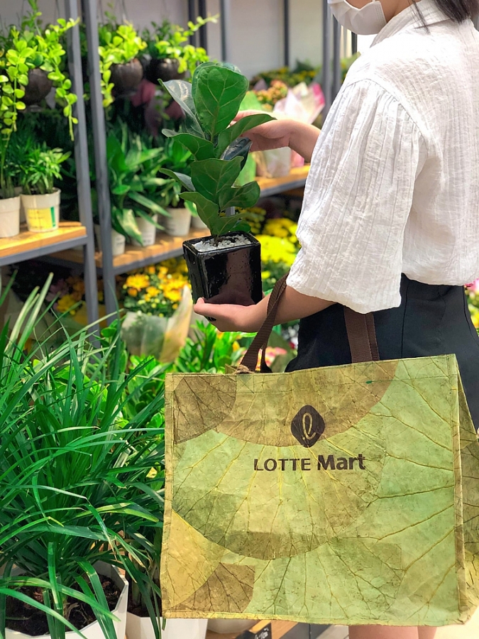 LOTTE Mart Việt Nam ra mắt túi lá sen cổ vũ tiêu dùng xanh