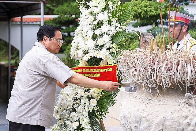 Thủ tướng Phạm Minh Chính dâng hương, dâng hoa tưởng niệm các Anh hùng liệt sĩ ại Khu di tích lịch sử cấp quốc gia đặc biệt Ngã ba Đồng Lộc