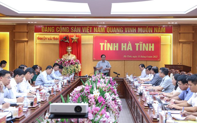 Thủ tướng: Hà Tĩnh phát huy tối đa yếu tố con người, tự lực, tự cường vươn lên - Ảnh 8.