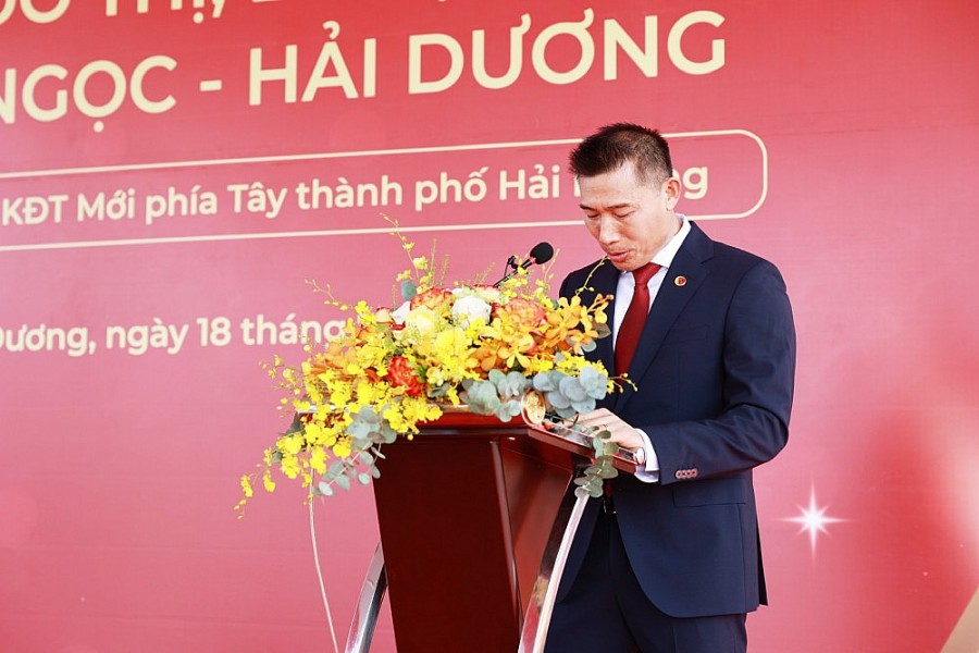 Các đại biểu thực hiện nghi thức động thổ dự án Khu đô thị, du lịch sinh thái Đảo Ngọc – Hải Dương