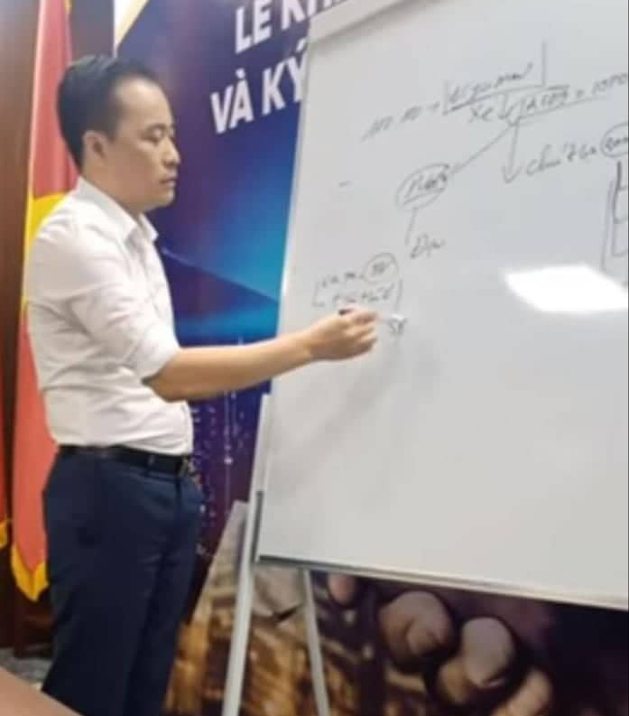 Đằng sau những lớp học làm giàu 