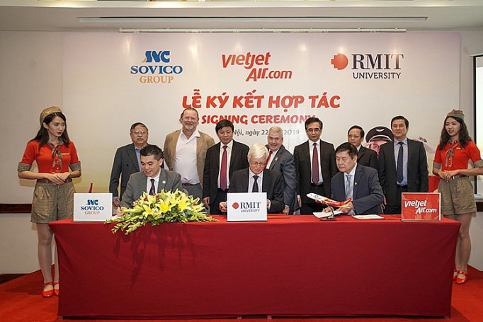 dai hoc rmit hop tac voi sovico va vietjet day manh dao tao hang khong