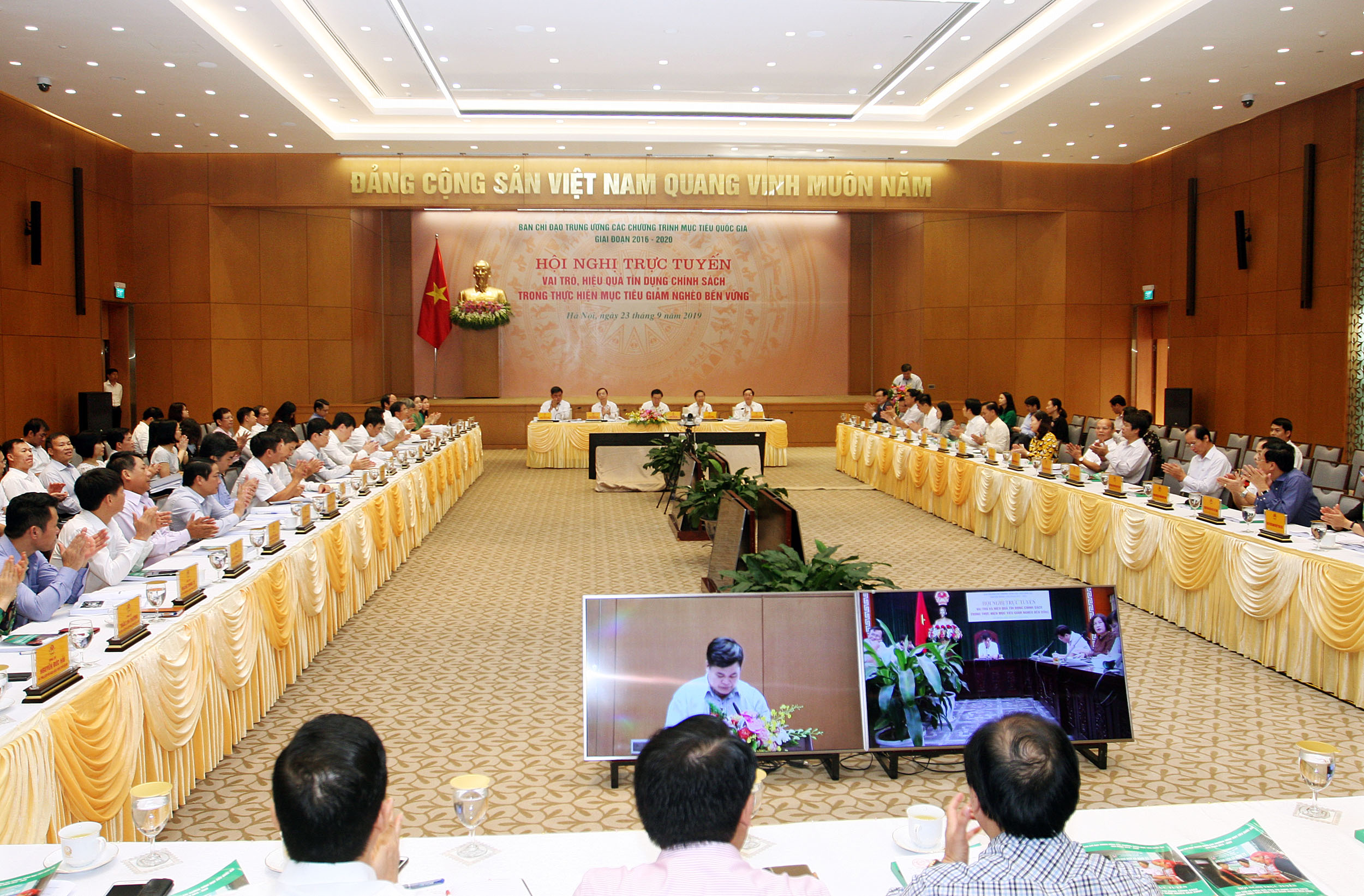 du kho den may cung phai danh von cho nguoi ngheo