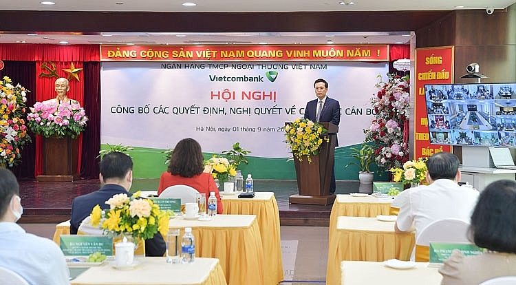 Đ/c Phạm Quang Dũng - Ủy viên Ban Chấp hành Đảng bộ Khối DNTW, Bí thư Đảng ủy, Chủ tịch HĐQT Vietcombank phát biểu tại buổi lễ