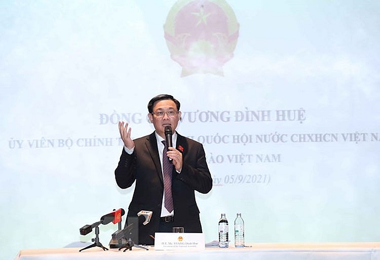 Chủ tịch Quốc hội gặp gỡ với đại diện Cộng đồng người Việt Nam | Chính trị | Vietnam+ (VietnamPlus)