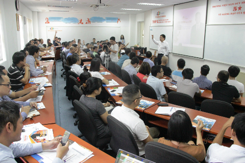 Ông Hoàng Nam Tiến: 