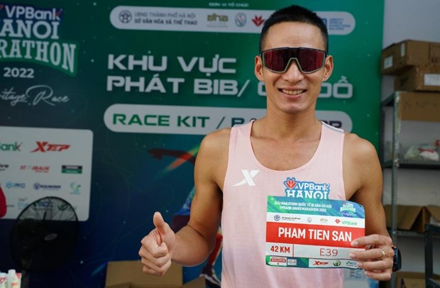 Soi dong giai chay Marathon quoc te cua Ha Noi truoc gio tranh tai hinh anh 3