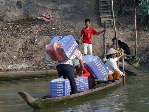 Ngăn chặn thuốc lá nhập lậu: Phải tăng mức xử phạt!