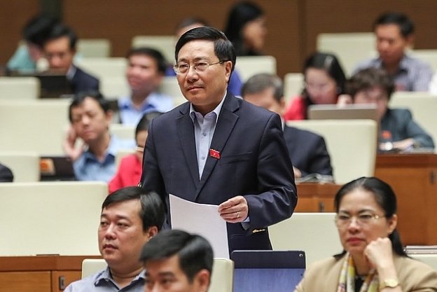 Phó Thủ tướng Thường trực Chính phủ Phạm Bình Minh đã giải trình một số nội dung chất vấn