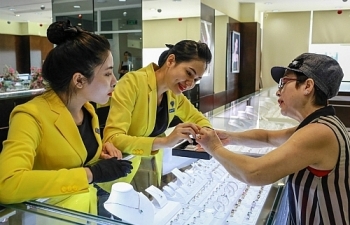 Giá vàng đi ngang, tỷ giá trung tâm giảm nhẹ sau chuỗi ngày tăng