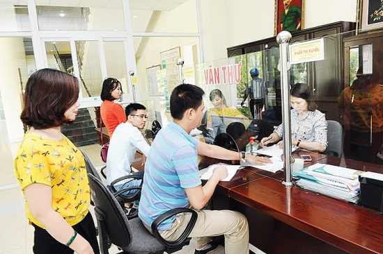 ha noi nguoi dan khong phai xuat trinh so ho khau giay khi lam thu tuc hanh chinh
