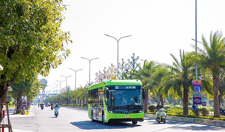 Xe buýt điện VinBus chính thức tham gia mạng lưới vận tải công cộng Hà Nội
