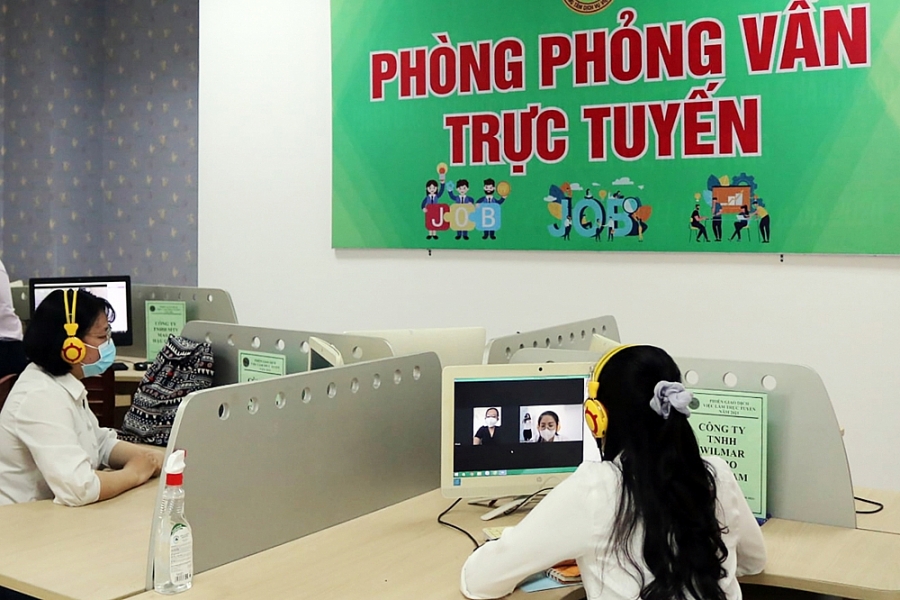 Sàn giao dịch việc làm trực tuyếnđã thu hút nhiều người tham gia phỏng vấn